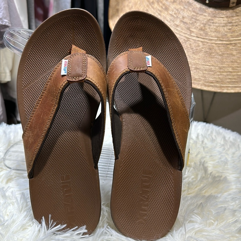 Women XtraTuf flip flops sz 8